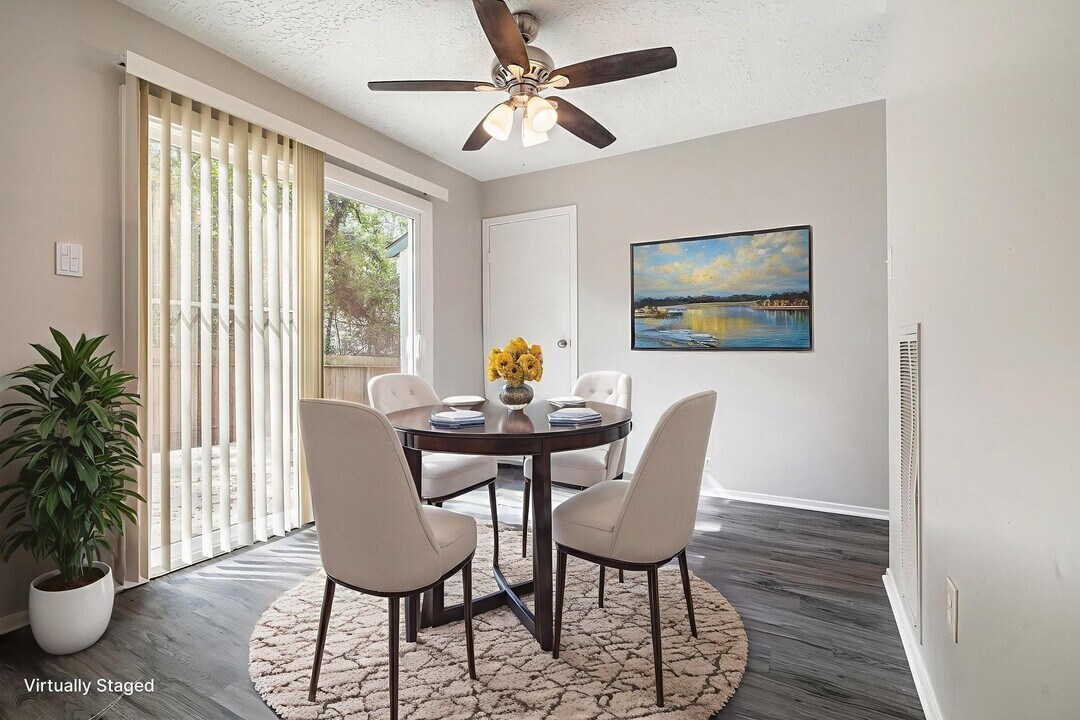 11915 S Red Cedar Cir in Spring, TX - Foto de edificio