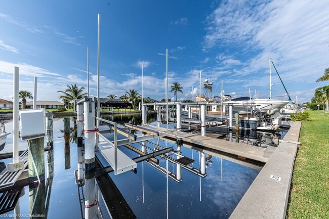 property at 2521 W Marion Ave