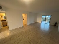 3575 Brokenwoods Dr in Coral Springs, FL - Building Photo - Building Photo