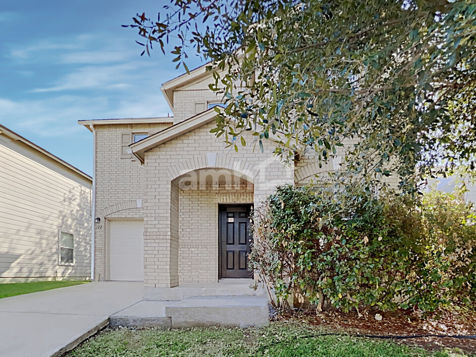 122 Cindy Lou Dr in San Antonio, TX - Foto de edificio