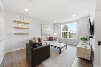 4462 Monroe Ct in Naperville, IL - Building Photo - Building Photo