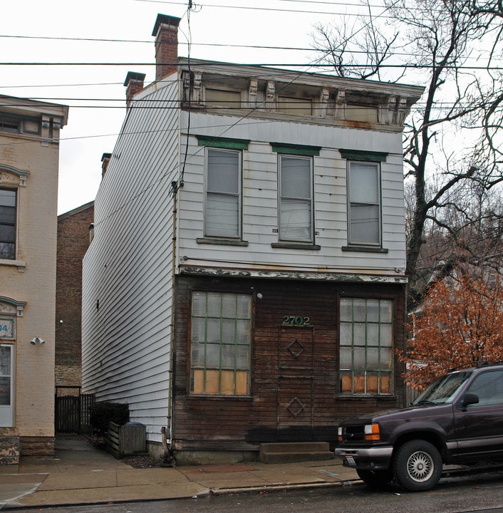 2702 W McMicken Ave in Cincinnati, OH - Building Photo