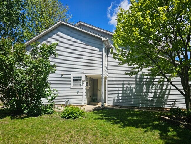 1260 Derby Ln in Mundelein, IL - Building Photo - Building Photo