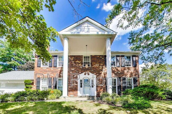 1718 Crestview Dr in Rockville, MD - Foto de edificio - Building Photo