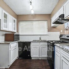 805 Cherry Hills Dr in Lancaster, TX - Building Photo - Building Photo