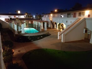 Desert Oasis in El Centro, CA - Foto de edificio - Building Photo