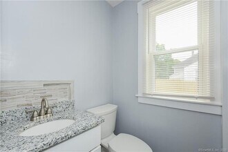 22 Addison Rd in Glastonbury, CT - Building Photo - Building Photo