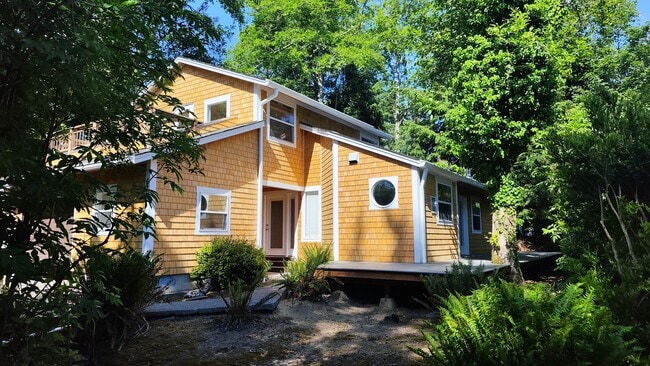 property at 679 N Larch