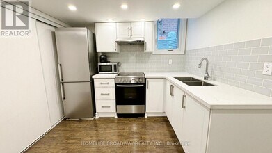 102 Orchard Hill Blvd in Markham, ON - Building Photo - Building Photo