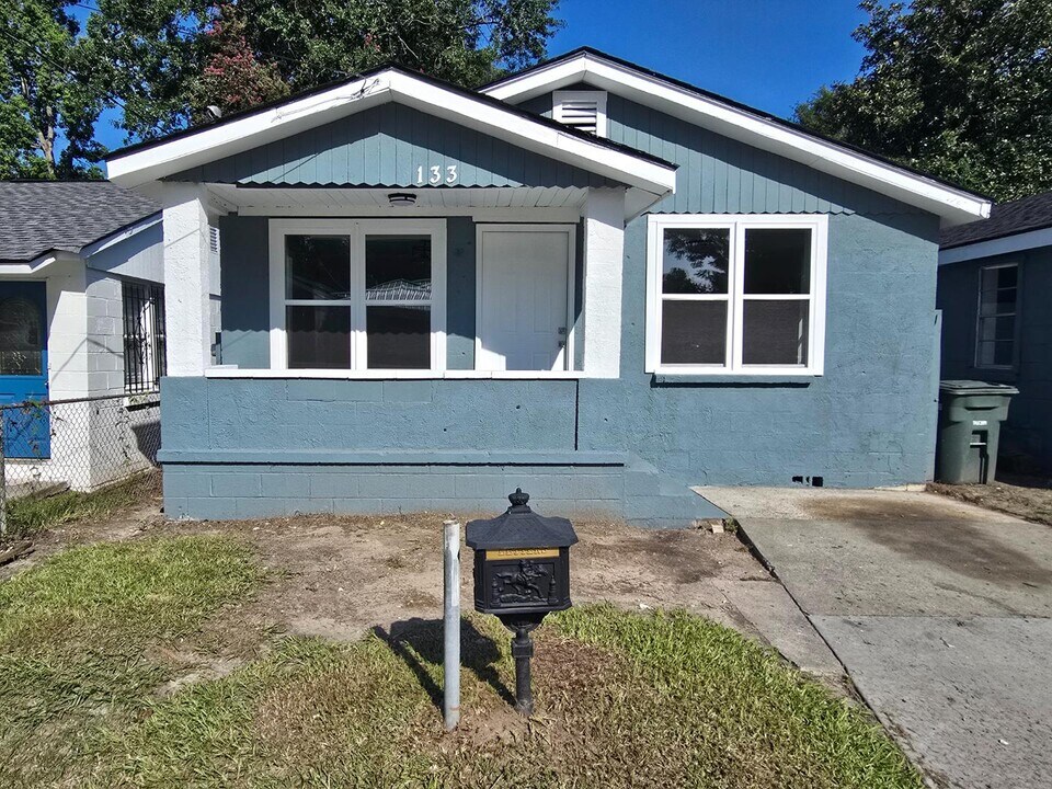 133 McIntyre St in Savannah, GA - Building Photo