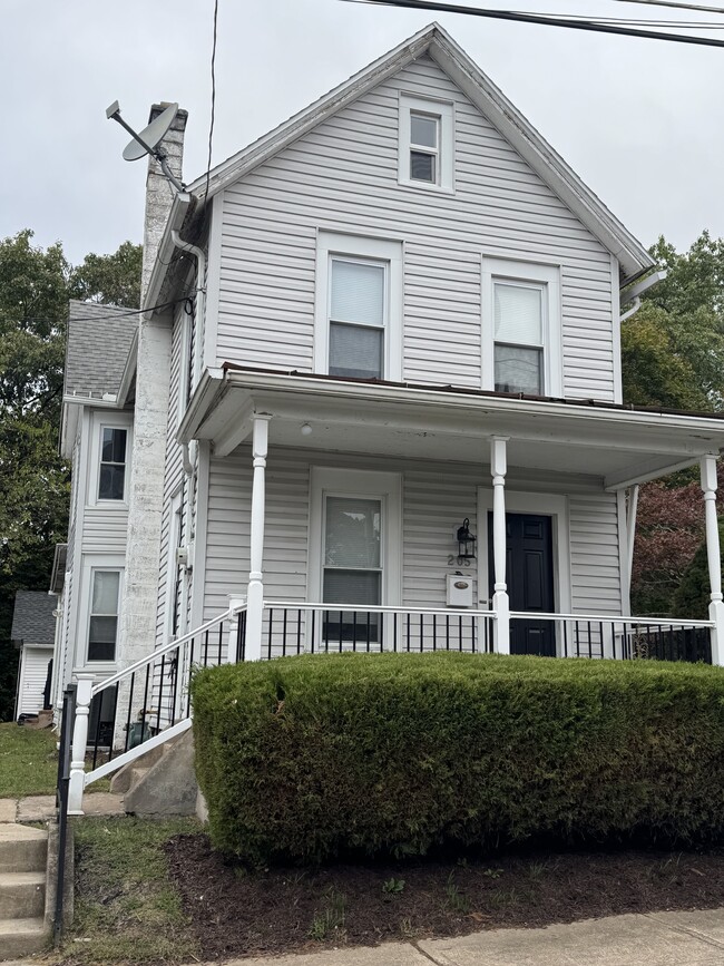 205 Fair St