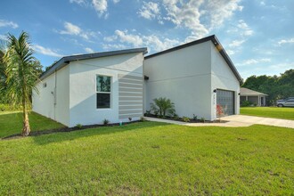 3511 NE 17th Ave in Cape Coral, FL - Building Photo - Building Photo