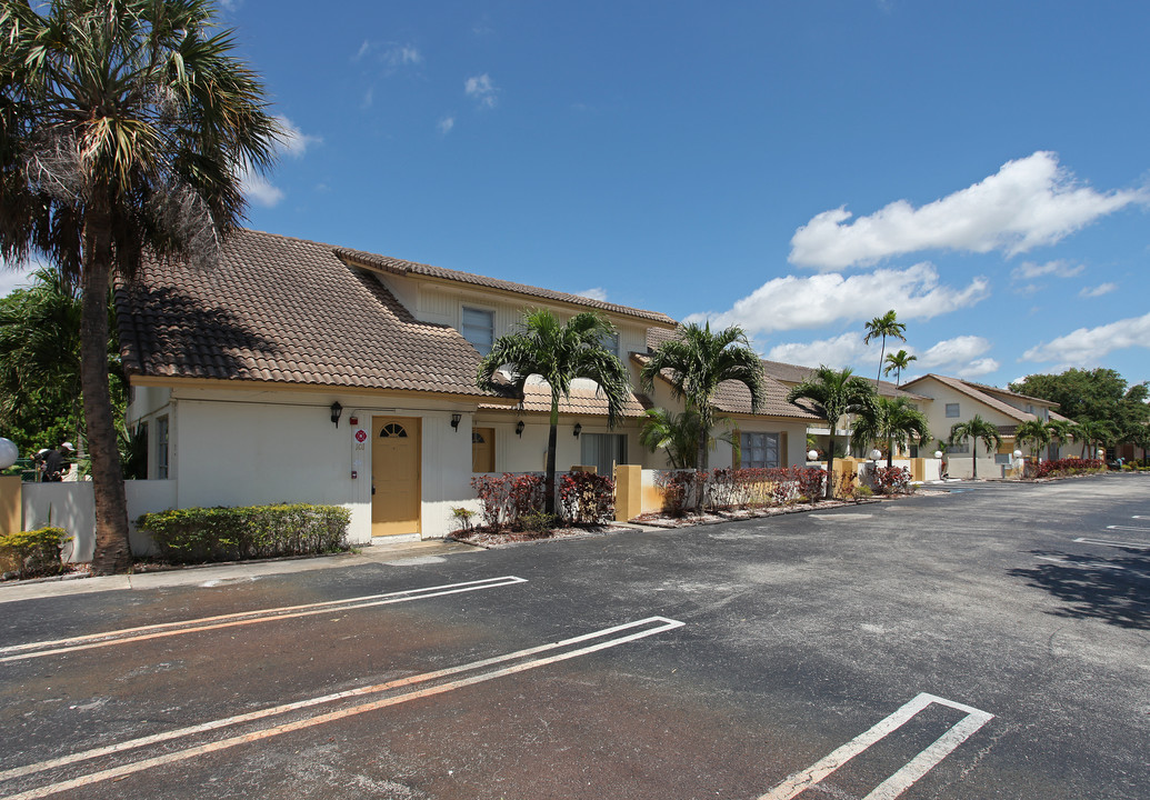 Villas at Coral Springs in Coral Springs, FL - Foto de edificio