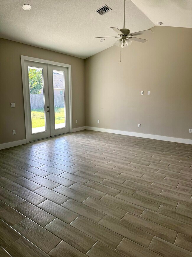 4043 SW McIntosh St in Port St. Lucie, FL - Building Photo - Building Photo