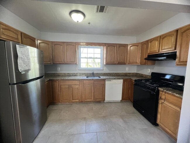 28 Kent St, Unit 2 in Newark, NJ - Building Photo - Building Photo