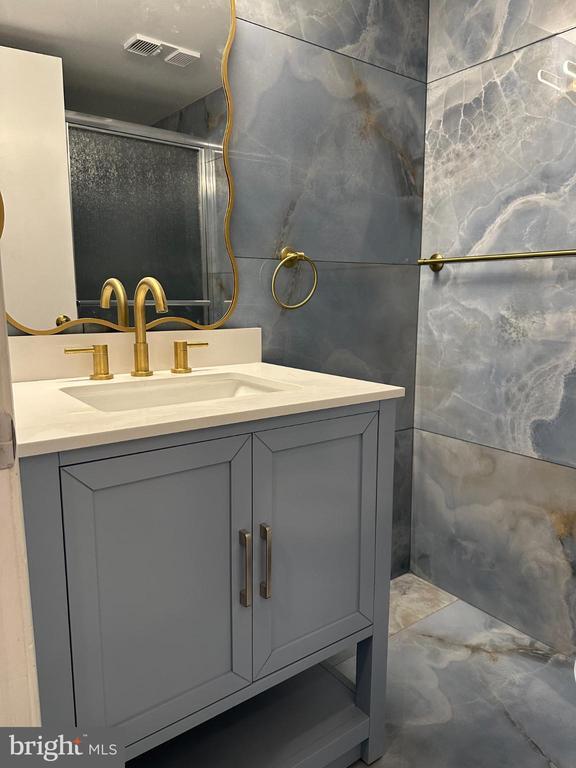 5831 Cove Landing Rd in Burke, VA - Building Photo - Building Photo