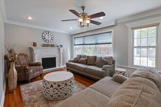 927 S Charlotte St in Lombard, IL - Building Photo - Building Photo