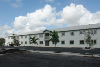 Malaga Park in Hialeah, FL - Building Photo - Building Photo