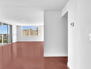 2750 NE 183rd St in Aventura, FL - Building Photo - Building Photo