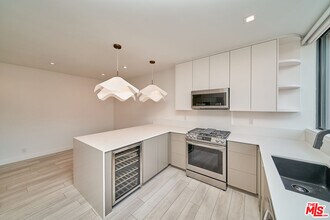 145 S Maple Dr in Beverly Hills, CA - Building Photo - Building Photo