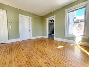 72 Pier St in Bangor, ME - Building Photo - Building Photo