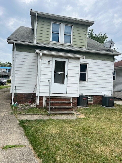 10012 Robinson Ave in Garfield Heights, OH - Building Photo - Building Photo