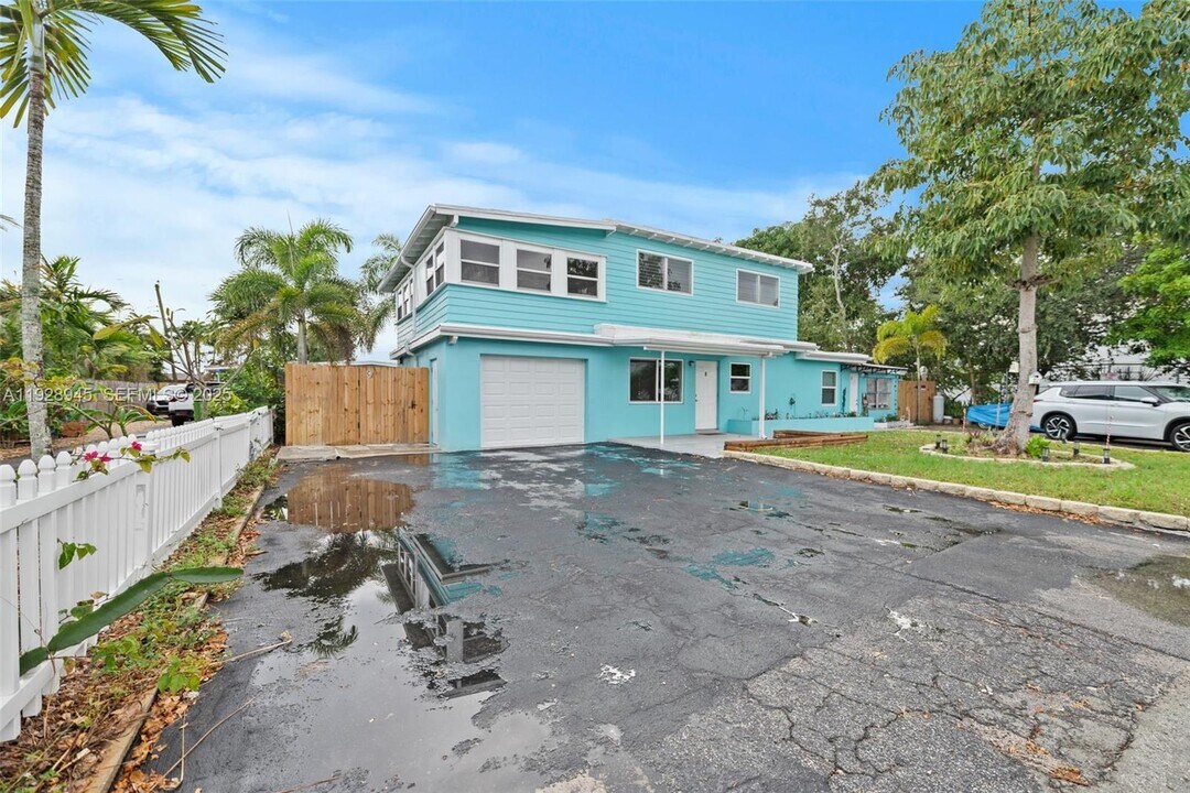 766 NW 42nd St in Fort Lauderdale, FL - Building Photo