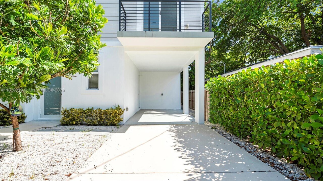 3823 Thomas Ave in Miami, FL - Building Photo