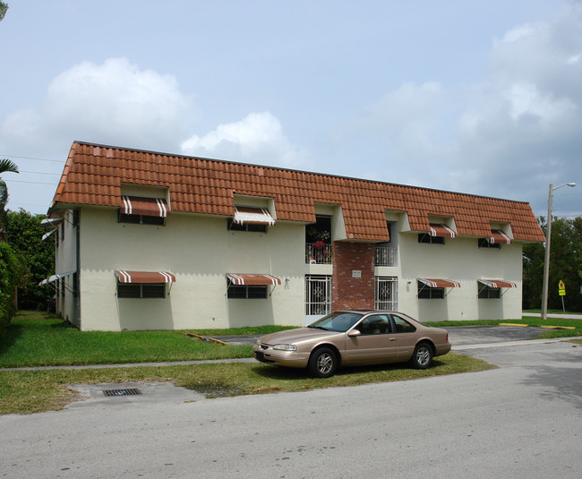 1401 Lee St in Hollywood, FL - Building Photo - Building Photo