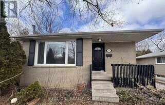 437 Taylor Mills Dr N in Richmond Hill, ON - Building Photo