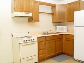 STUDENT HOUSING: College Court in Williamsport, PA - Foto de edificio - Building Photo
