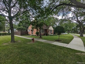 4418 S Verona Cir in Royal Oak, MI - Building Photo - Building Photo