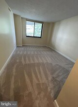 4550 N Park Ave, Unit 203 in Chevy Chase, MD - Foto de edificio - Building Photo