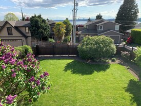 317 11th Ave W in Kirkland, WA - Building Photo