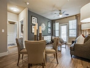 610 Via Ravello, Unit ID824001 in Irving, TX - Foto de edificio - Building Photo