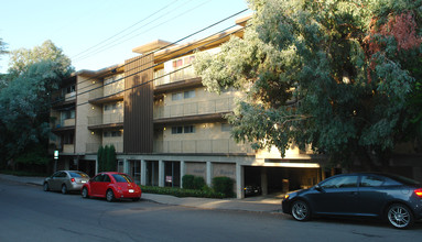 Carmel Manor in Walnut Creek, CA - Foto de edificio - Building Photo