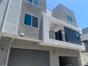 27226 Cranmore Wy in Valencia, CA - Foto de edificio - Building Photo