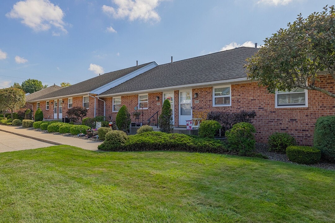 Idyllbrook Village Senior Living in Erie, PA - Foto de edificio