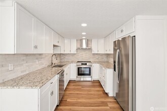 9104 Highland Ave SW in Lakewood, WA - Building Photo - Building Photo