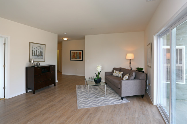 Reserve-Mill Creek and Reserve-Greng's Park in Geneva, IL - Foto de edificio - Interior Photo