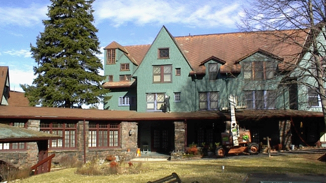 Manor Inn in Asheville, NC - Building Photo