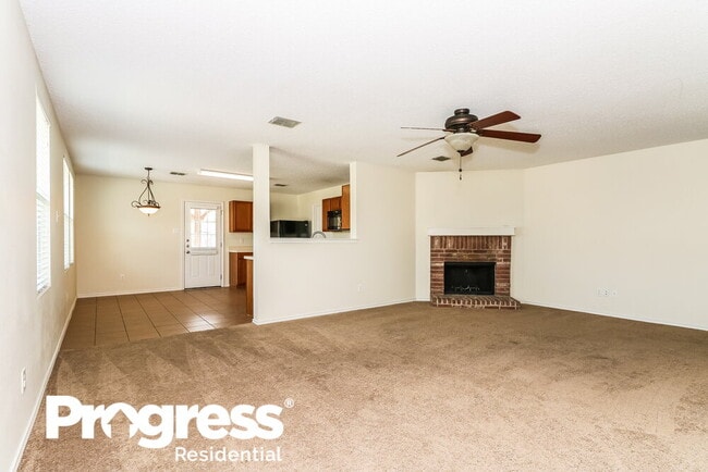 16528 Woodside Dr in Justin, TX - Building Photo - Building Photo