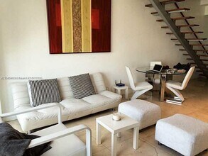 690 SW 1st Ct, Unit 1506 in Miami, FL - Foto de edificio - Building Photo