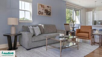 1000 Forestview Dr in Oakwood, GA - Building Photo