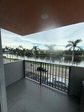 2075 NE 164th St in North Miami Beach, FL - Building Photo - Building Photo