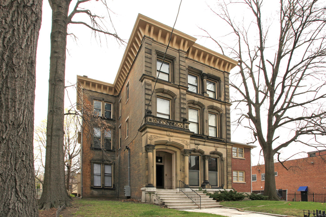 1321 S 4th St in Louisville, KY - Building Photo