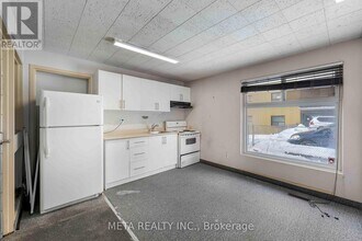 1641 Victoria Park Ave in Toronto, ON - Building Photo - Building Photo