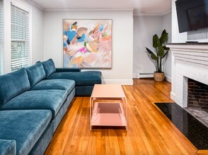 65 Saint James Cir in Newton, MA - Foto de edificio - Building Photo