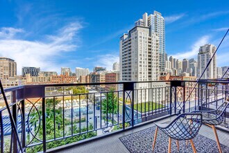 360 W Illinois St in Chicago, IL - Building Photo - Building Photo