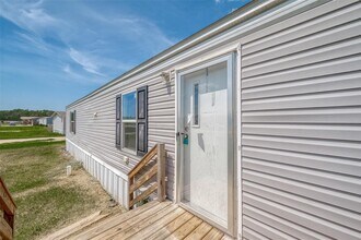 540 Ashlawn Dr in Cut And Shoot, TX - Building Photo - Building Photo